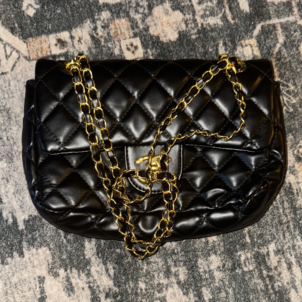 Elegant Black Quilted Chain Bag